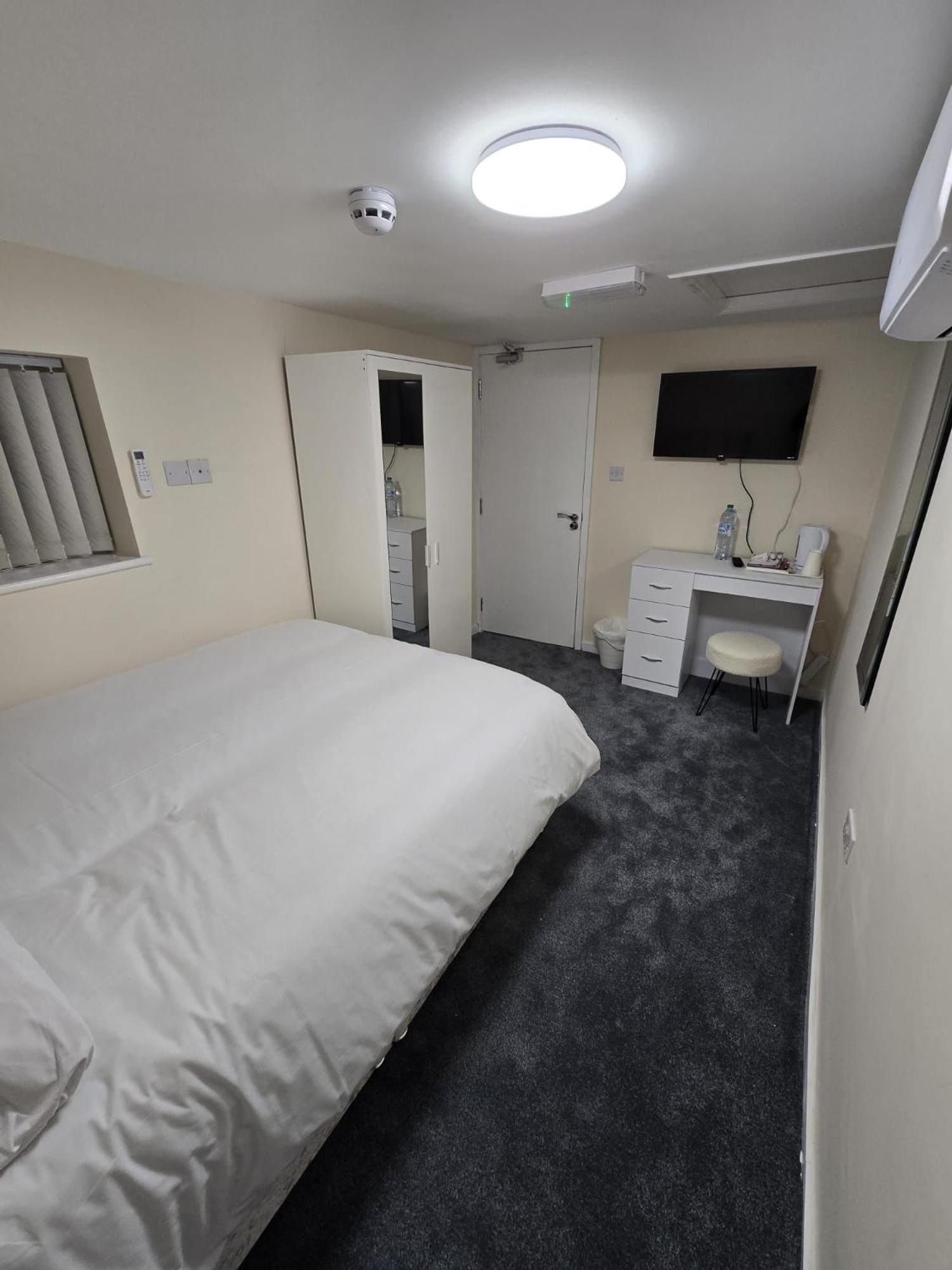 Zaheer'S Hotel Baldock Kültér fotó