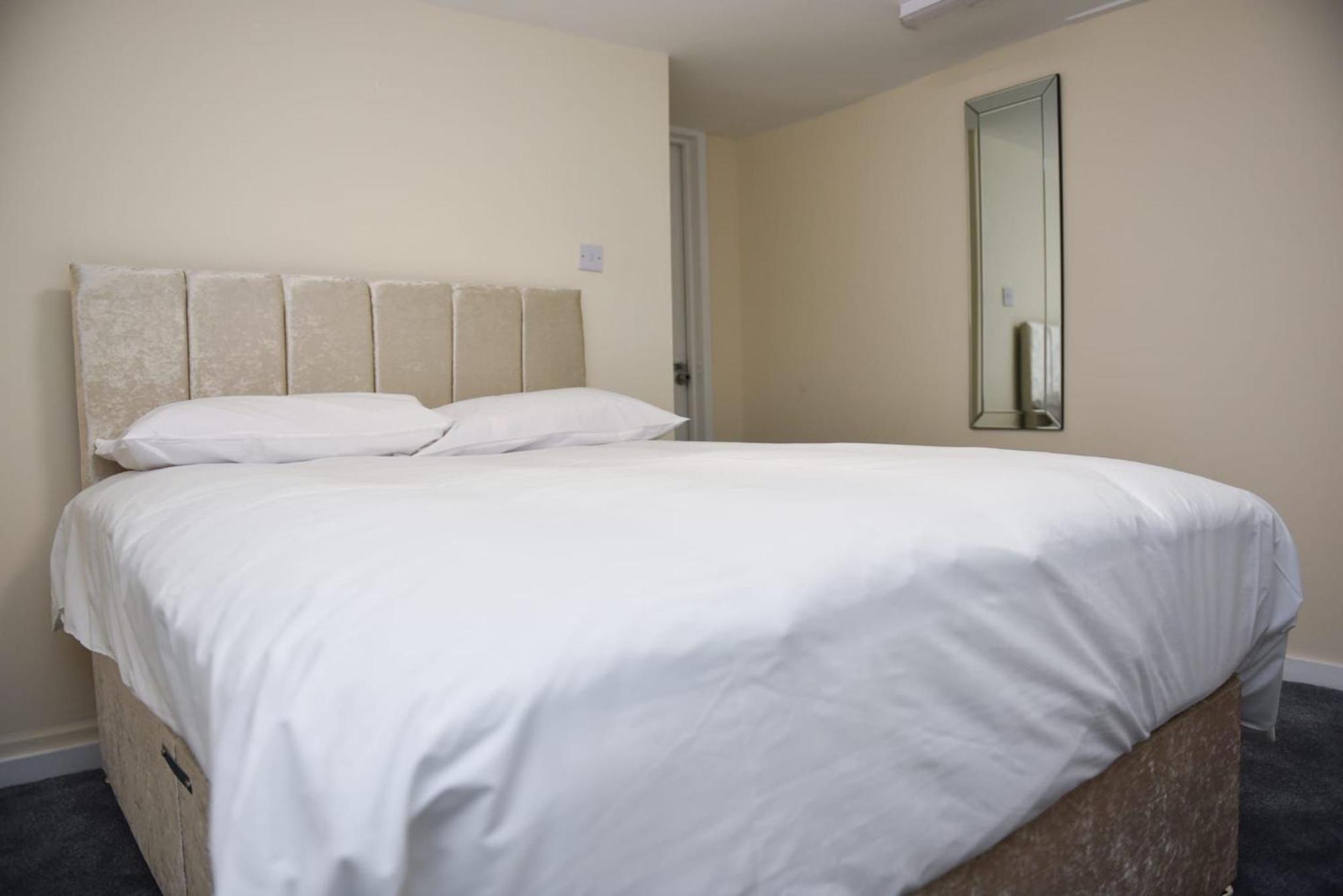 Zaheer'S Hotel Baldock Kültér fotó