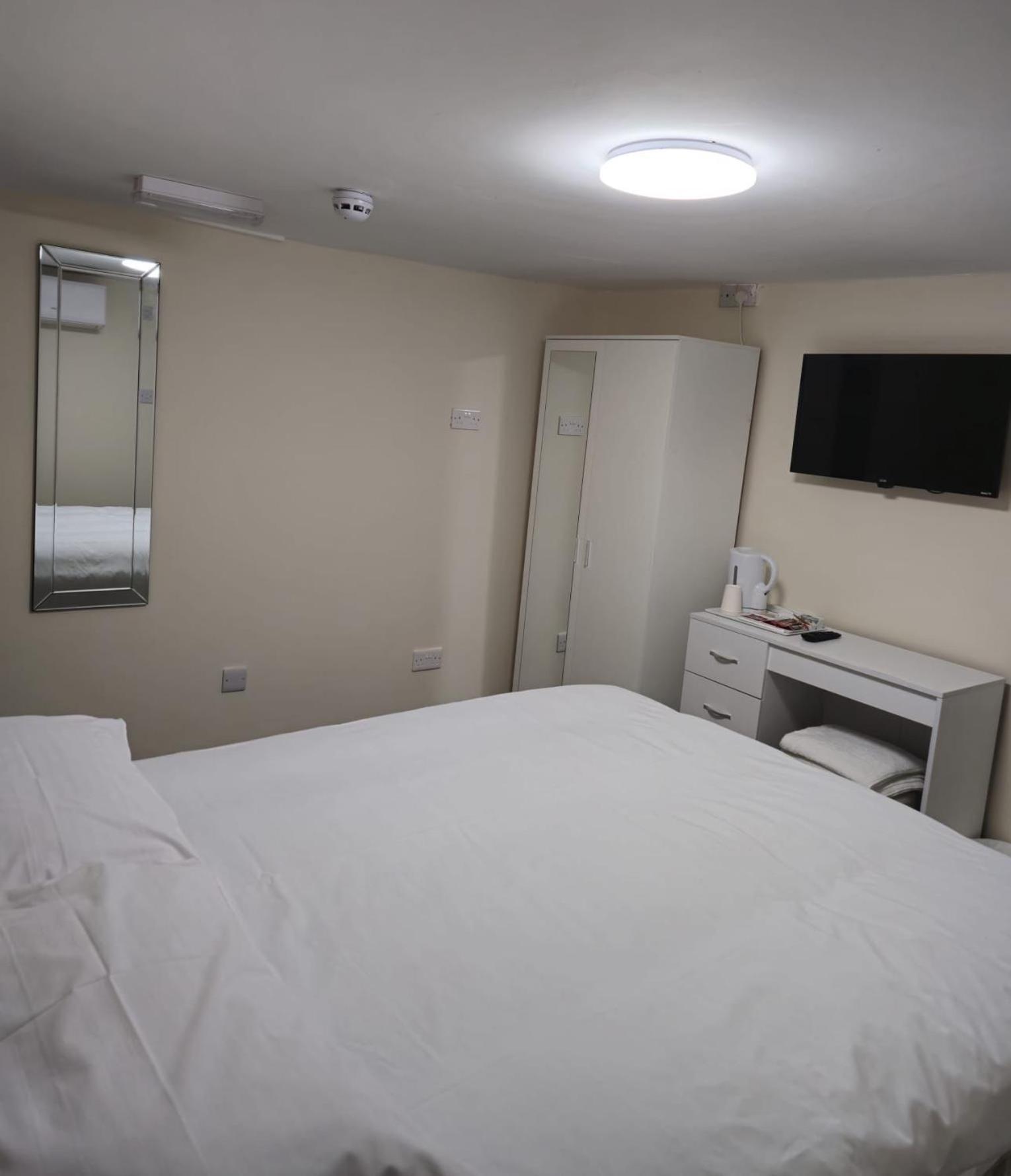 Zaheer'S Hotel Baldock Kültér fotó