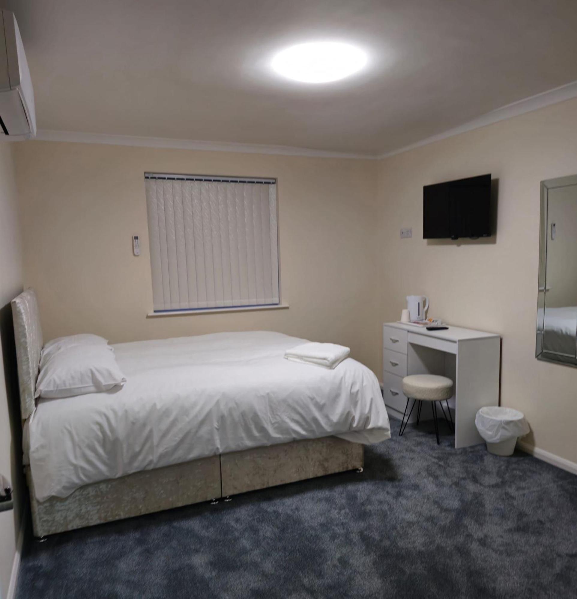 Zaheer'S Hotel Baldock Kültér fotó