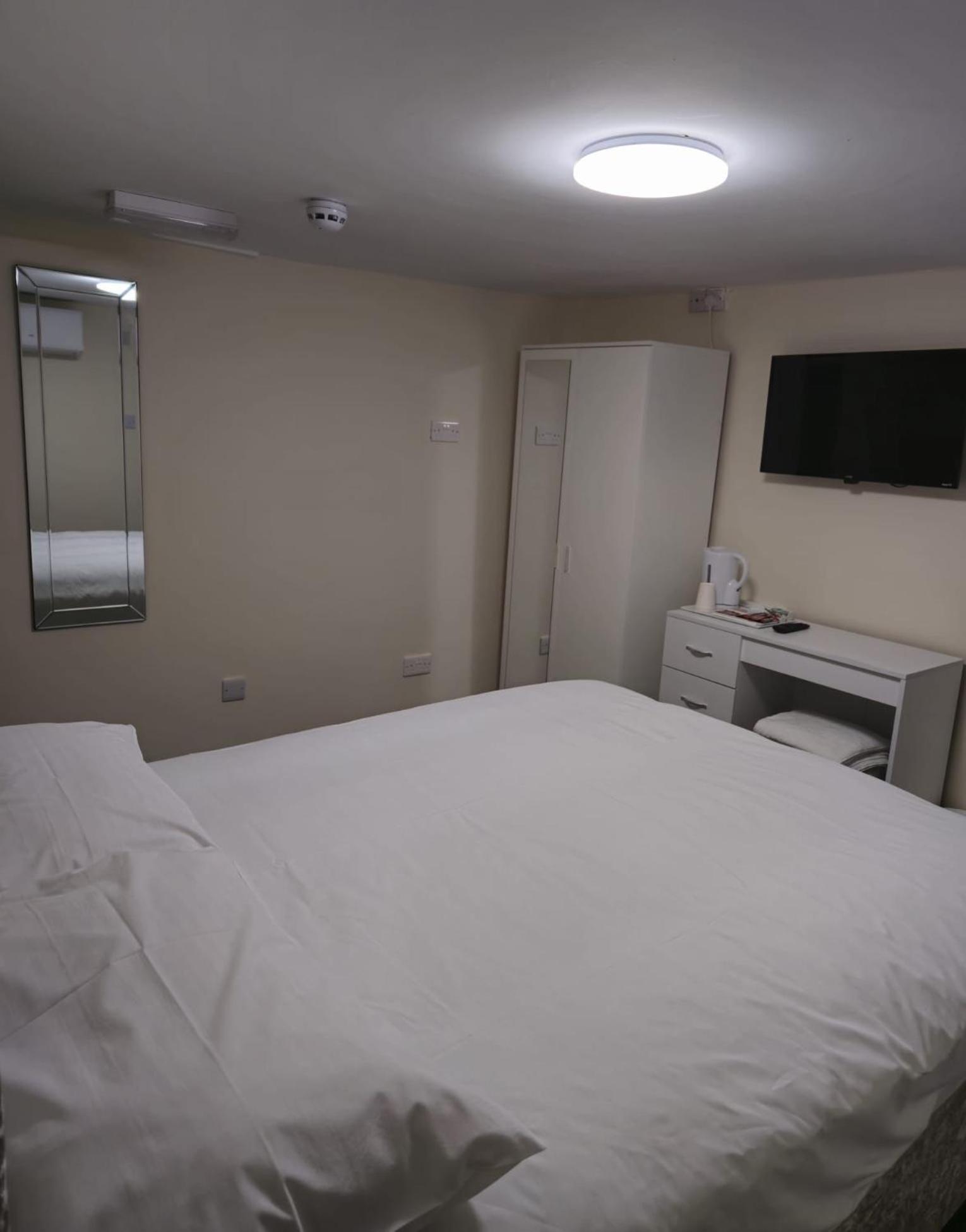 Zaheer'S Hotel Baldock Kültér fotó